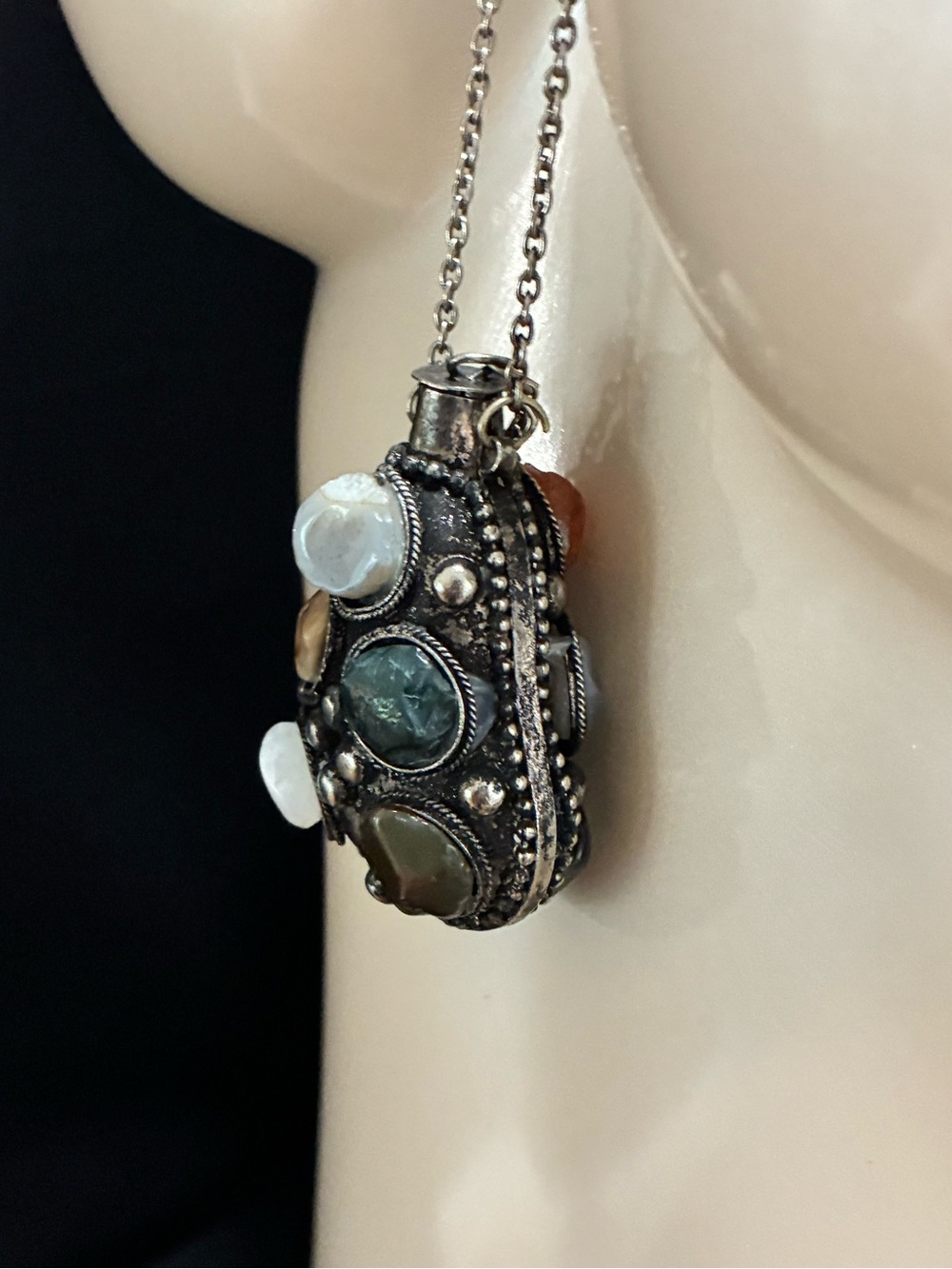 VTG Tribal Chunky Snuff Bottle Pendant w/ Polished Agate Stones-  Unisex - READ